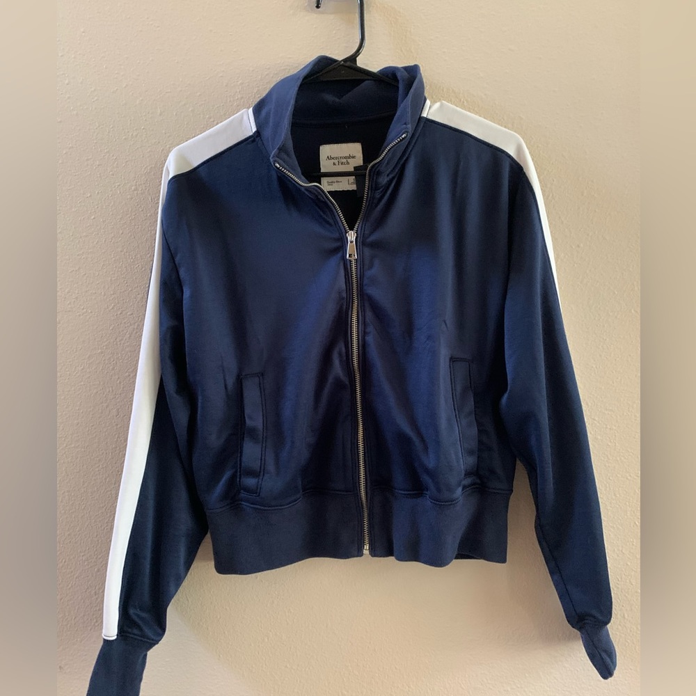 Abercrombie & Fitch cropped jacket. Blue/white. Size S. NWT